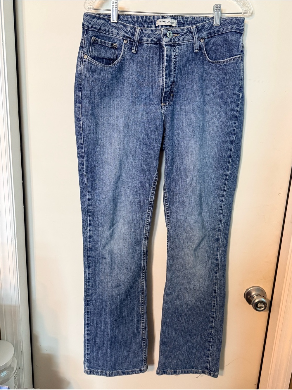 Levi's Classic Straight Leg Women's Jeans in Medium Blue 12 M